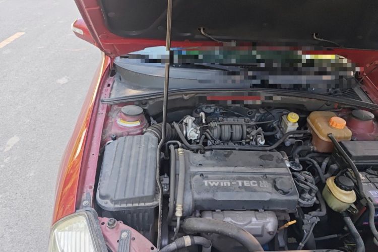 Used Buick Excelle 2011 1.6 LX-MT Engine Bay Right