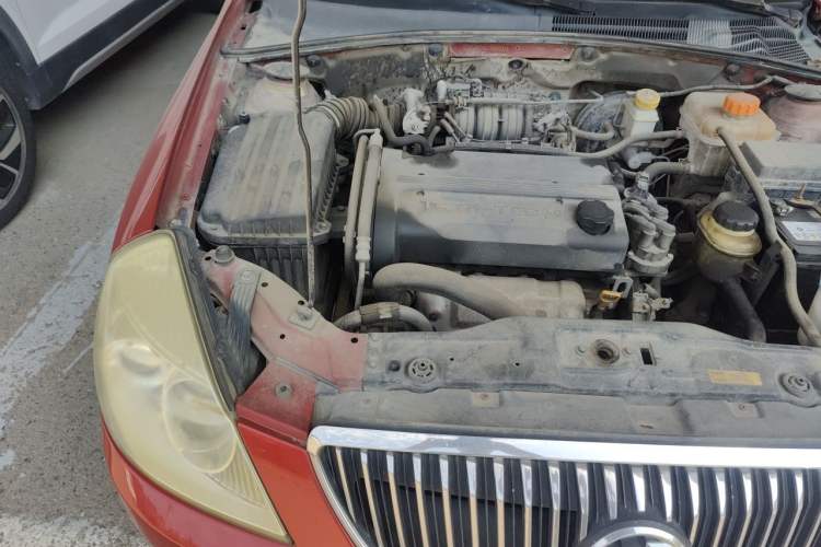 Used Buick Excelle 2011 1.6 LX-MT Engine Bay Right