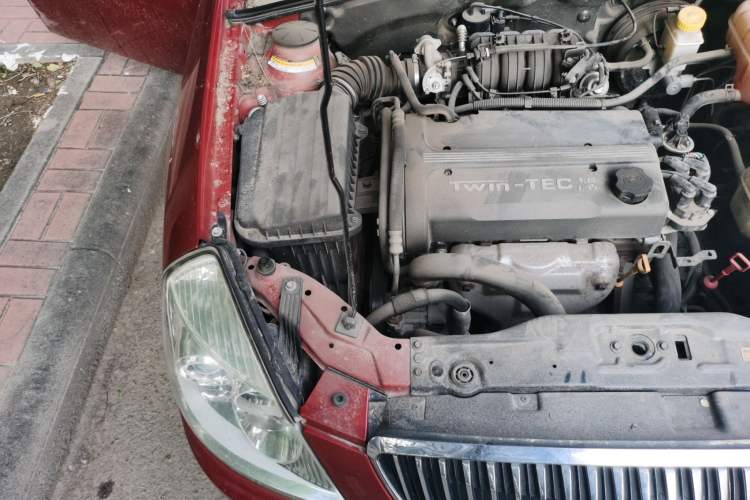 Used Buick Excelle 2011 1.6 LE-AT Engine Bay Right