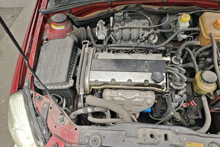 Used Buick Excelle 2011 1.6 LE-AT Engine Bay Right