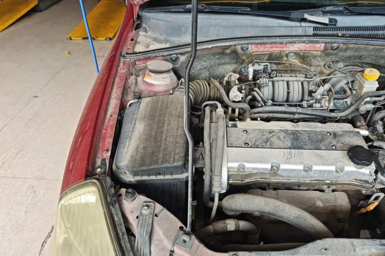 Used Buick Excelle 2011 1.6 LX-MT Engine Bay Right