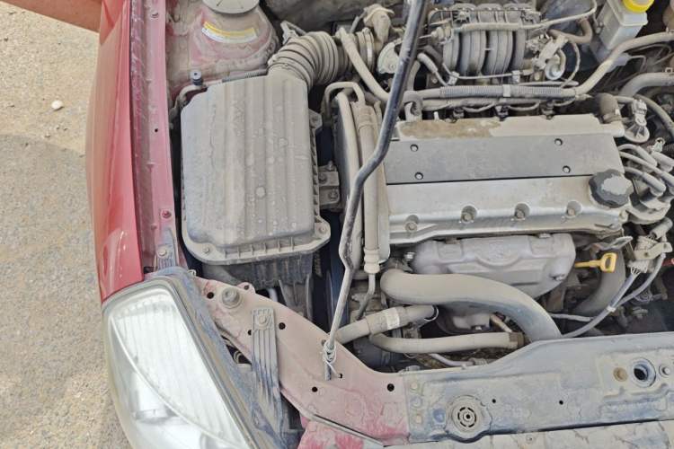 Used Buick Excelle 2011 1.6 LE-AT Engine Bay Right