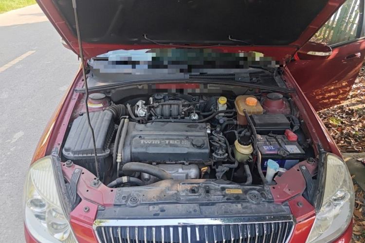 Used Buick Excelle 2011 1.6 LX-MT Engine Bay