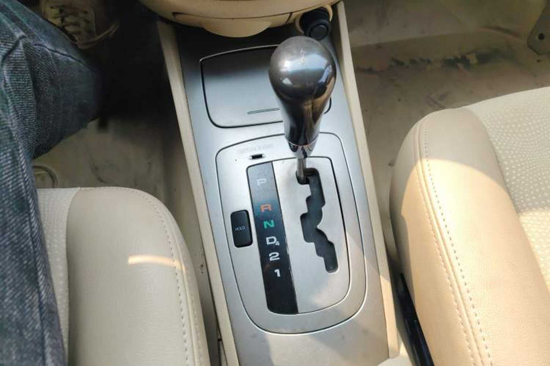 Used Buick Excelle 2011 1.6LX-AT Gear Lever