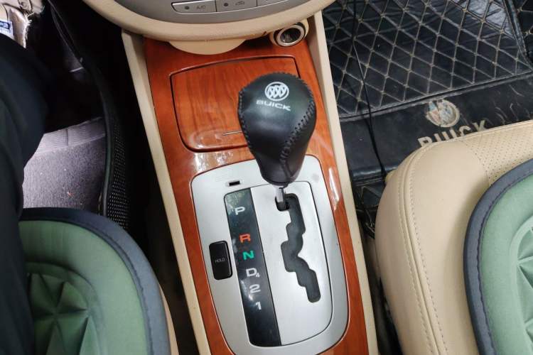 Used Buick Excelle 2011 1.6 LE-AT Gear Lever