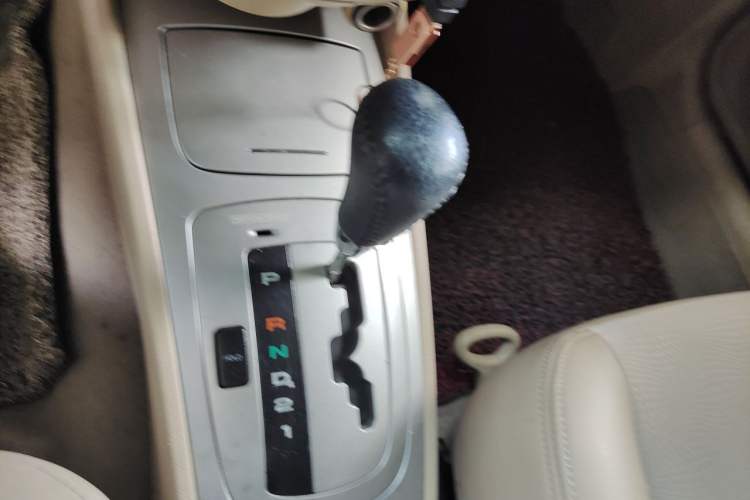 Used Buick Excelle 2011 1.6LX-AT Gear Lever