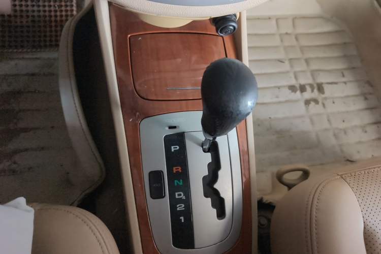 Used Buick Excelle 2011 1.6 LE-AT Gear Lever