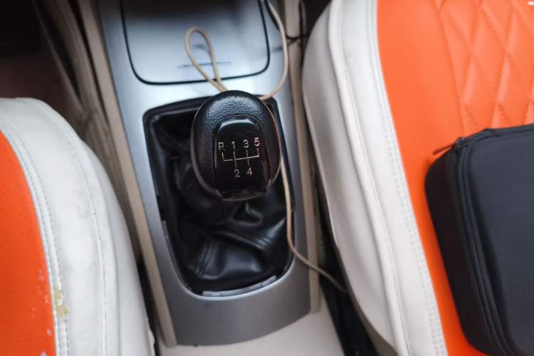 Used Buick Excelle 2011 1.6 LX-MT Gear Lever