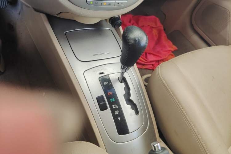 Used Buick Excelle 2011 1.6LX-AT Gear Lever