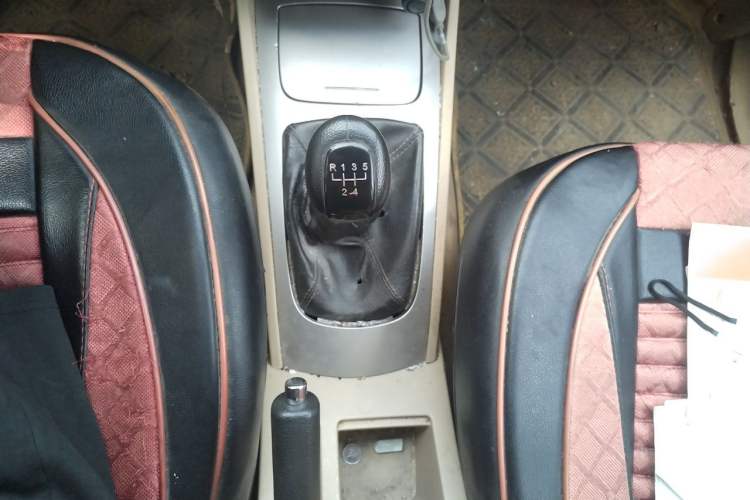 Used Buick Excelle 2011 1.6 LX-MT Gear Lever