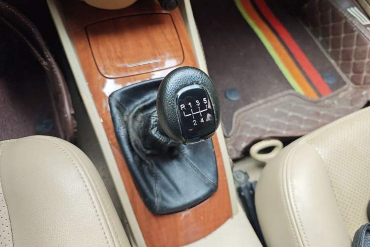 Used Buick Excelle 2011 1.6 LE-MT Gear Lever