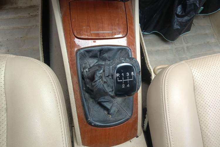 Used Buick Excelle 2011 1.6 LE-MT Gear Lever