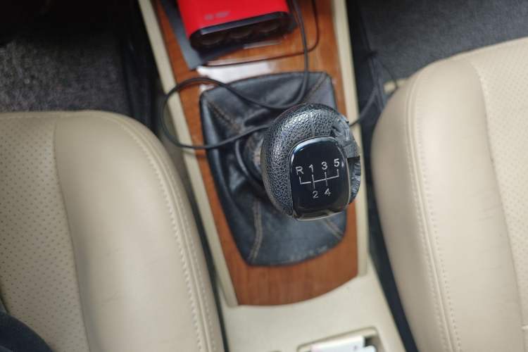 Used Buick Excelle 2011 1.6 LE-MT Gear Lever