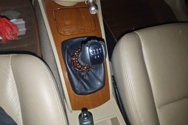 Used Buick Excelle 2011 1.6LX-AT Gear Lever