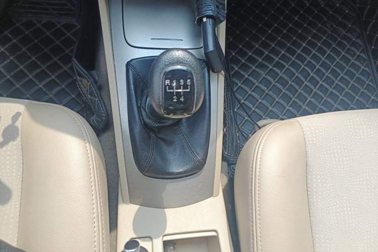 Used Buick Excelle 2011 1.6 LE-MT Gear Lever