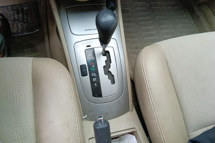 Used Buick Excelle 2011 1.6LX-AT Gear Lever