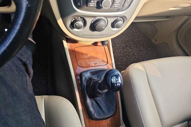 Used Buick Excelle 2011 1.6 LE-MT Gear Lever