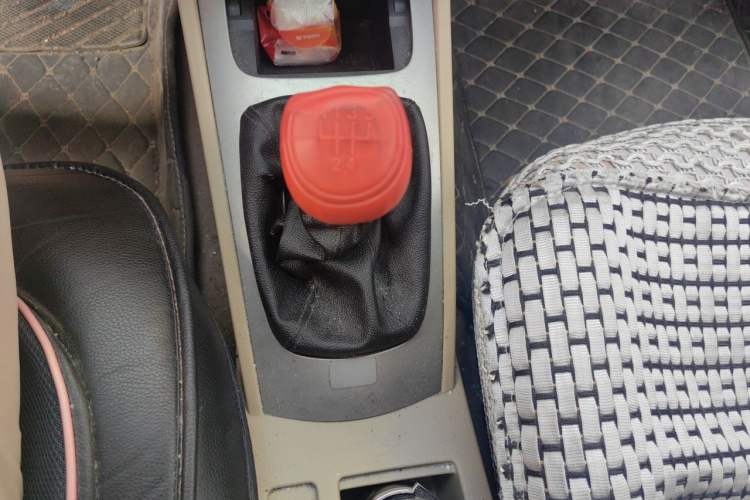 Used Buick Excelle 2011 1.6 LX-MT Gear Lever