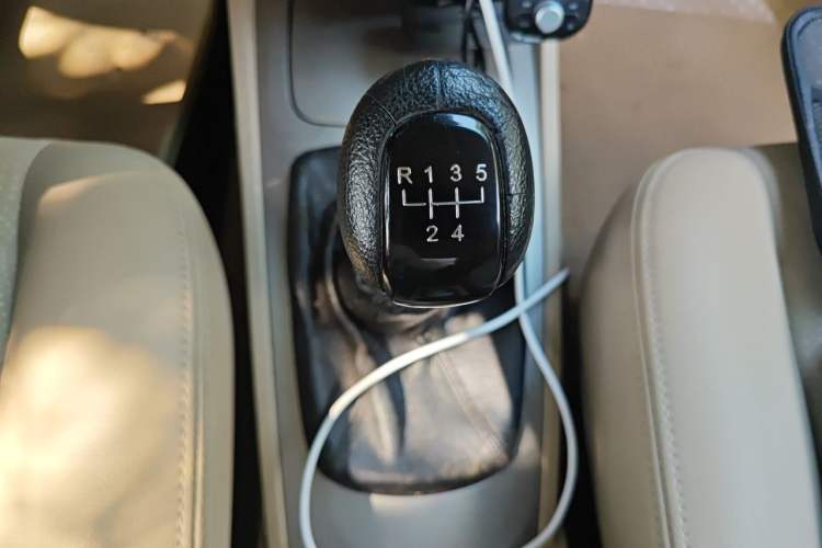 Used Buick Excelle 2011 1.6 LX-MT Gear Lever