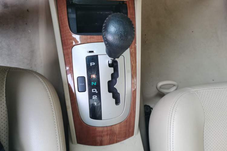 Used Buick Excelle 2011 1.6 LE-AT Gear Lever