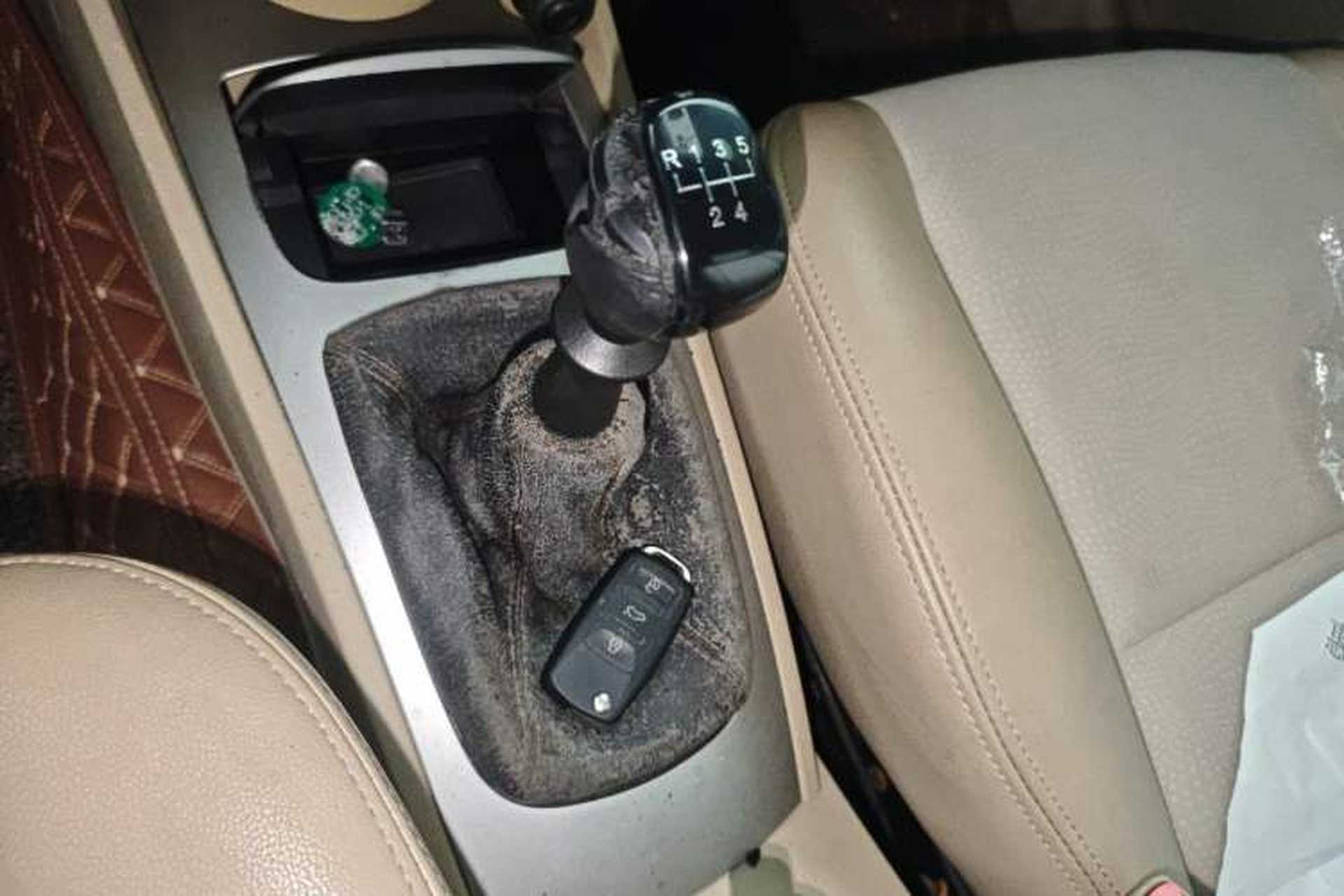 Used Buick Excelle 2011 1.6 LX-MT Gear Lever