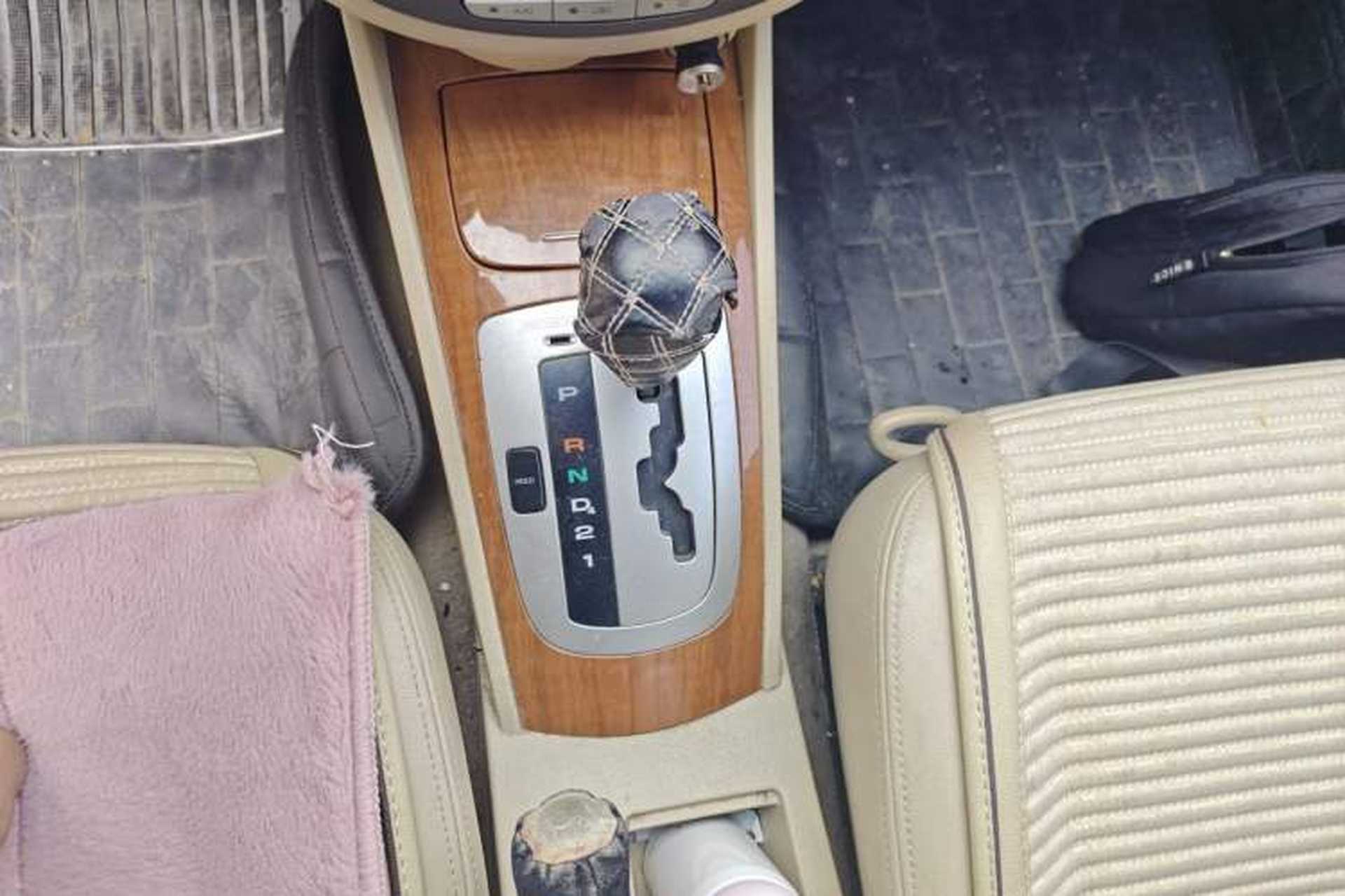 Used Buick Excelle 2011 1.6 LE-AT Gear Lever