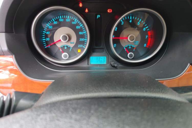 Used Buick Excelle 2011 1.6 LE-AT Odometer Close Up