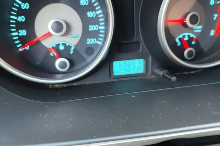 Used Buick Excelle 2011 1.6LX-AT Odometer Close Up