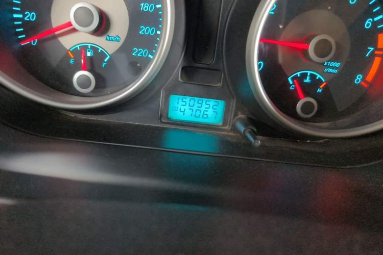 Used Buick Excelle 2011 1.6 LE-AT Odometer Close Up