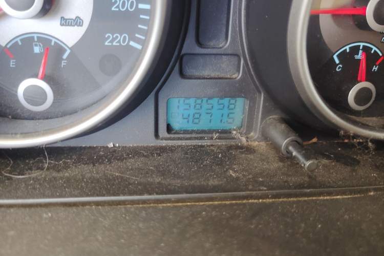 Used Buick Excelle 2011 1.6LX-AT Odometer Close Up