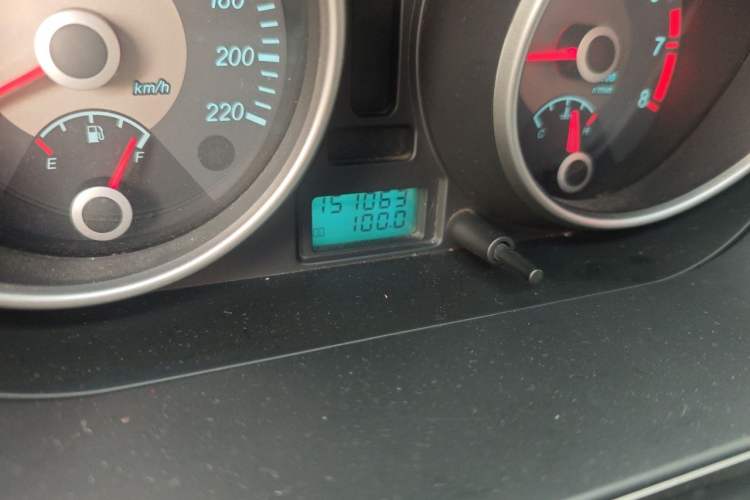 Used Buick Excelle 2011 1.6LX-AT Odometer Close Up