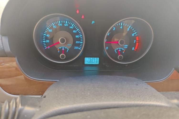 Used Buick Excelle 2011 1.6 LE-AT Odometer Close Up