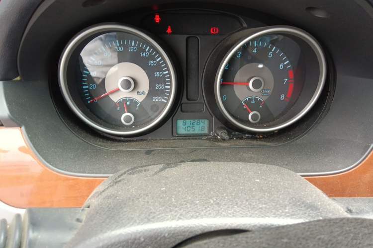 Used Buick Excelle 2011 1.6 LE-MT Odometer Close Up