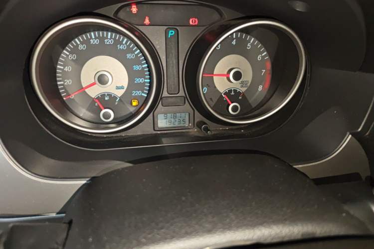 Used Buick Excelle 2011 1.6LX-AT Odometer Close Up
