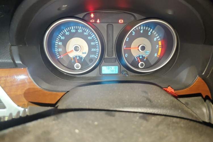 Used Buick Excelle 2011 1.6LX-AT Odometer Close Up