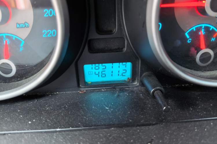 Used Buick Excelle 2011 1.6 LE-AT Odometer Close Up