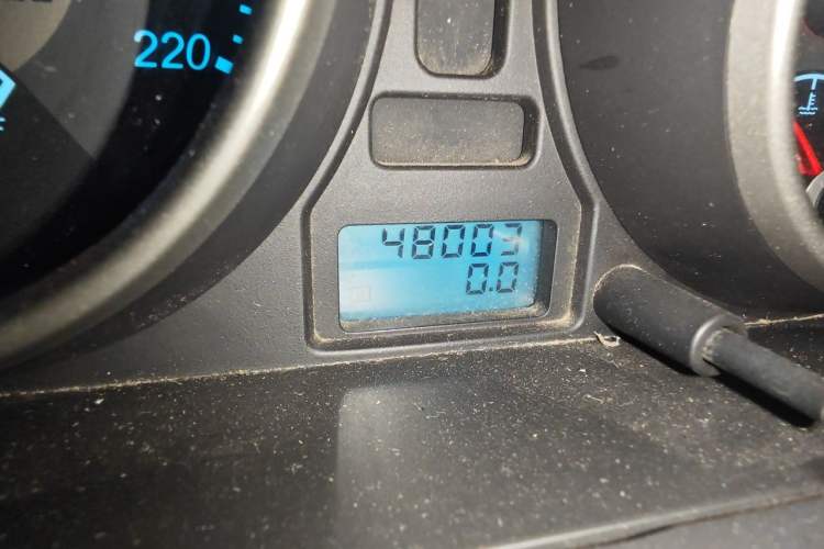 Used Buick Excelle 2011 1.6 LE-MT Odometer Close Up