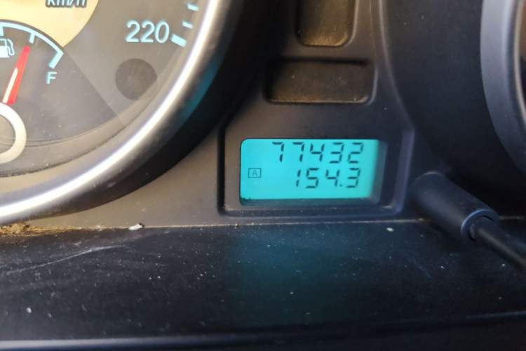 Used Buick Excelle 2011 1.6 LE-AT Odometer Close Up