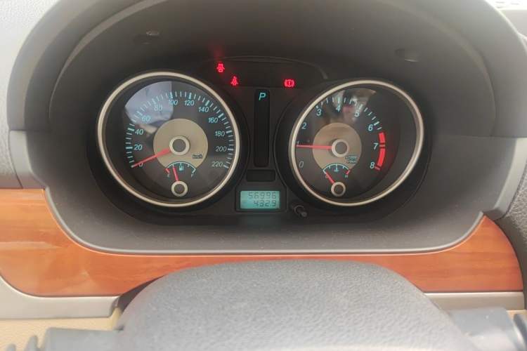 Used Buick Excelle 2011 1.6 LE-AT Odometer Close Up