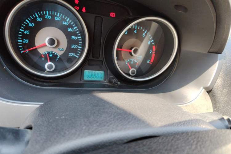Used Buick Excelle 2011 1.6LX-AT Odometer Close Up