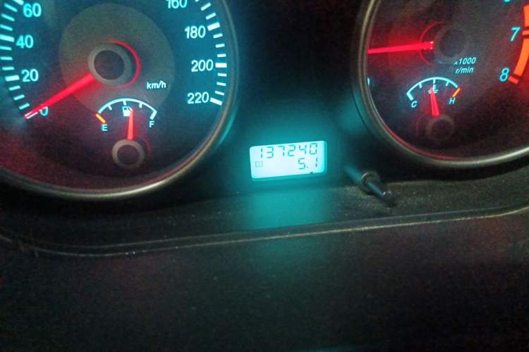 Used Buick Excelle 2011 1.6LX-AT Odometer Close Up