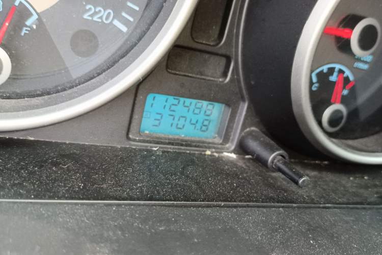 Used Buick Excelle 2011 1.6LX-AT Odometer Close Up
