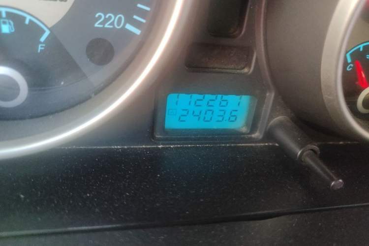 Used Buick Excelle 2011 1.6 LE-AT Odometer Close Up