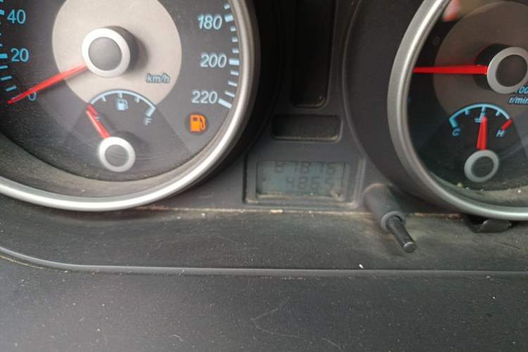 Used Buick Excelle 2011 1.6 LE-AT Odometer Close Up