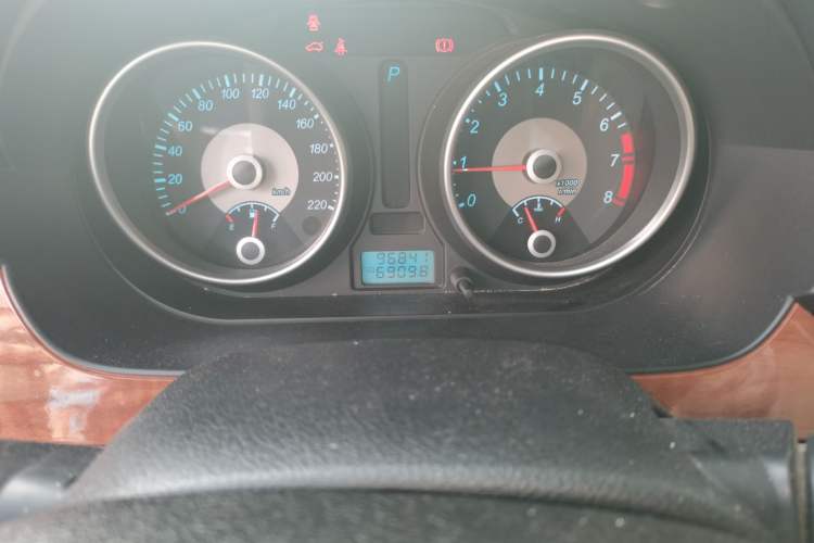 Used Buick Excelle 2011 1.6 LE-AT Odometer Close Up