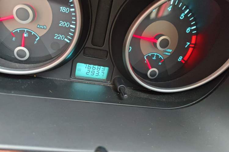 Used Buick Excelle 2011 1.6 LE-AT Odometer Close Up