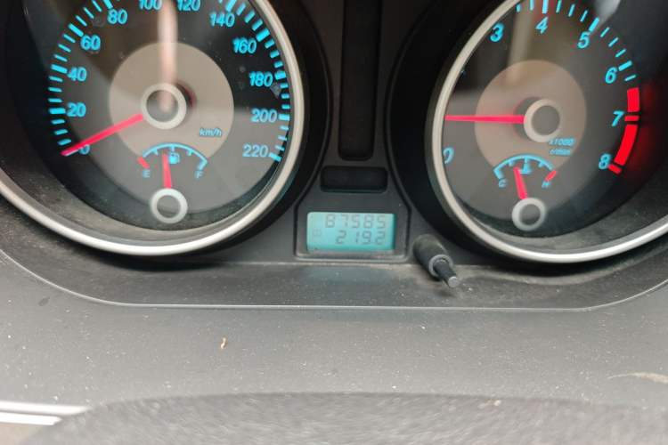 Used Buick Excelle 2011 1.6LX-AT Odometer Close Up