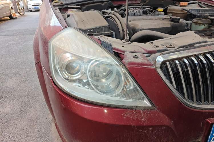 Used Buick Excelle 2011 1.6 LX-MT Right Front Headlight