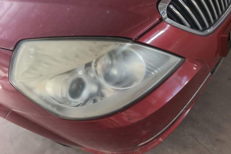 Used Buick Excelle 2011 1.6 LE-AT Right Front Headlight