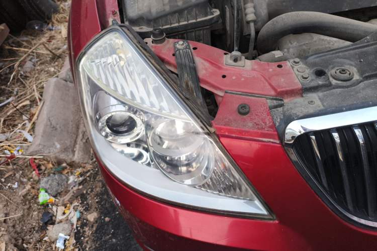 Used Buick Excelle 2011 1.6 LX-MT Right Front Headlight